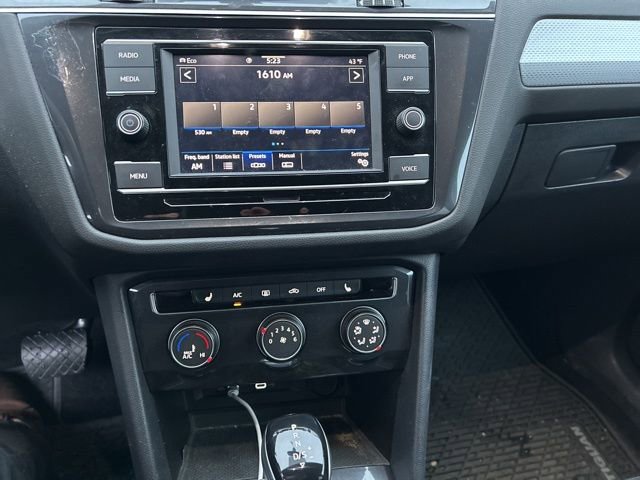 Used 2022 Volkswagen Tiguan S image 13