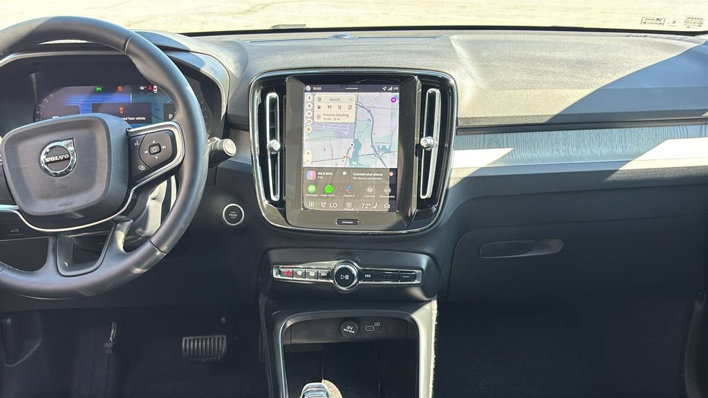 Certified 2026 Volvo XC40 B5 Plus AWD/4WD image 6