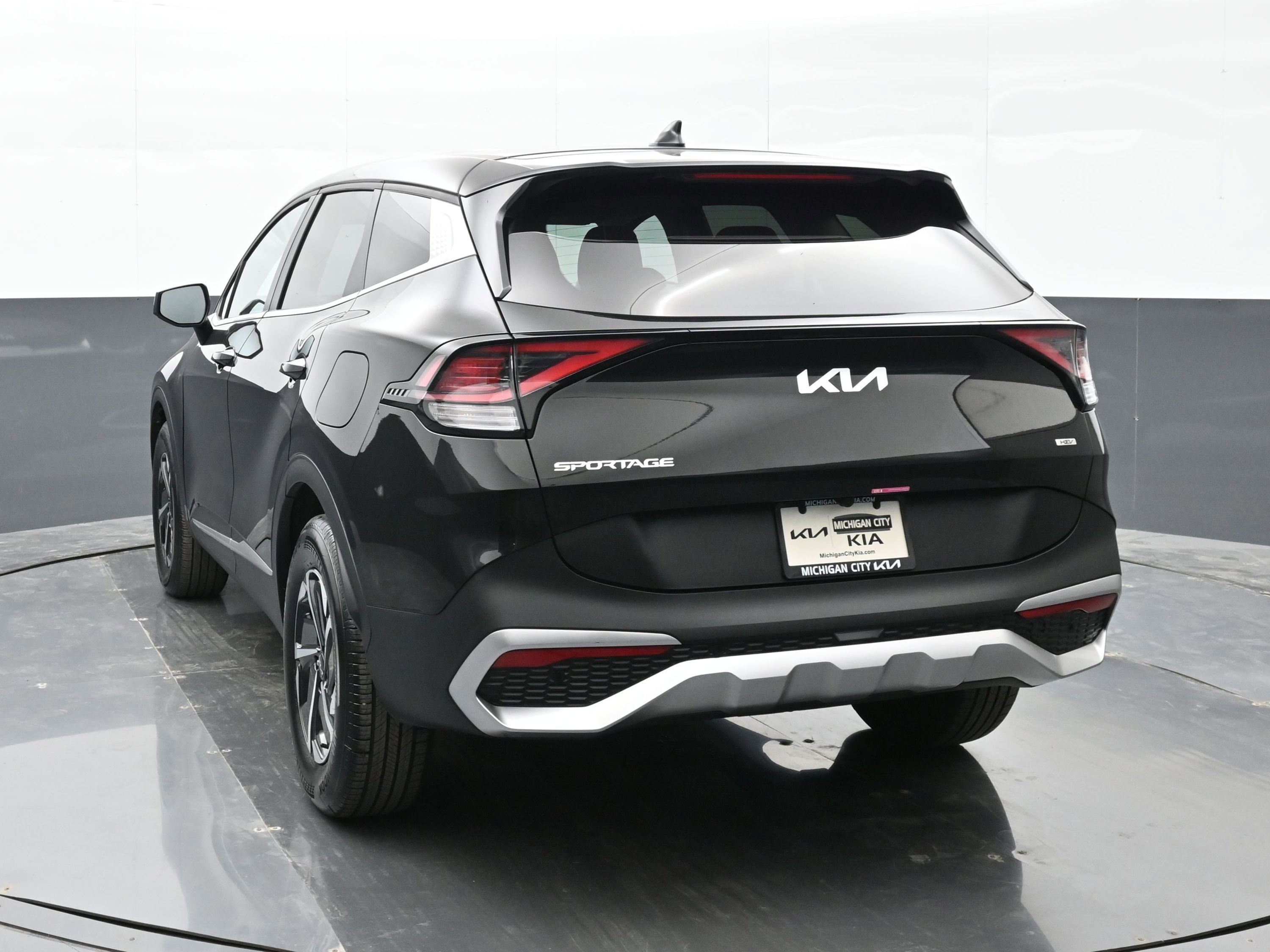 Used 2025 Kia Sportage LX image 7