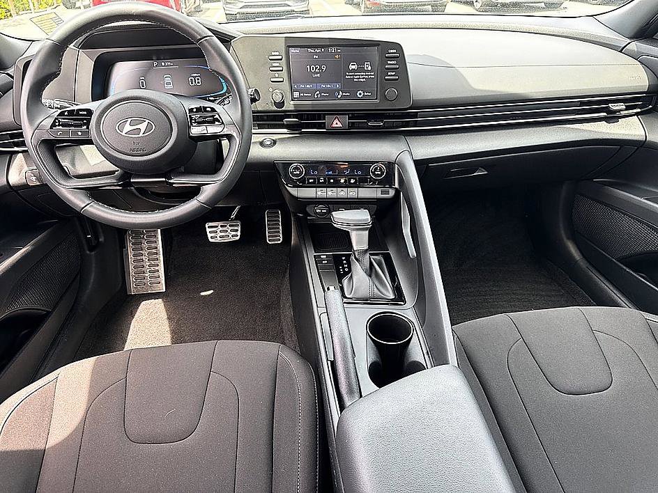 Used 2025 Hyundai Elantra Sport image 7