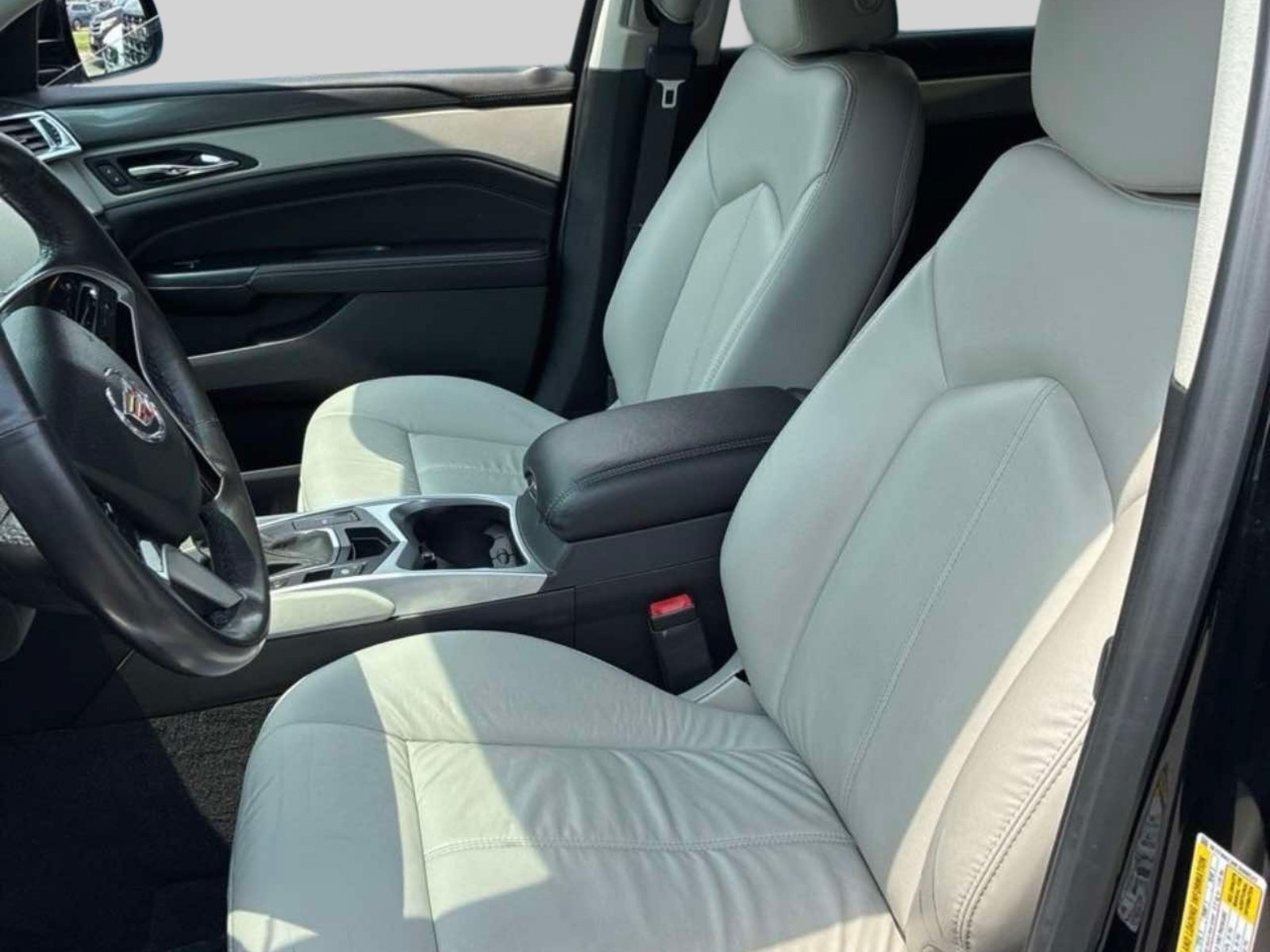 Used 2014 Cadillac SRX FWD image 2