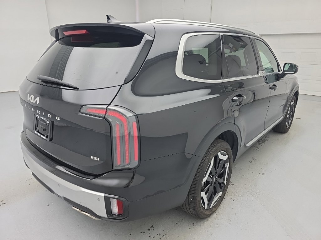 Used 2024 Kia Telluride EX w/ EX Captain's Chair Package AWD/4WD image 11