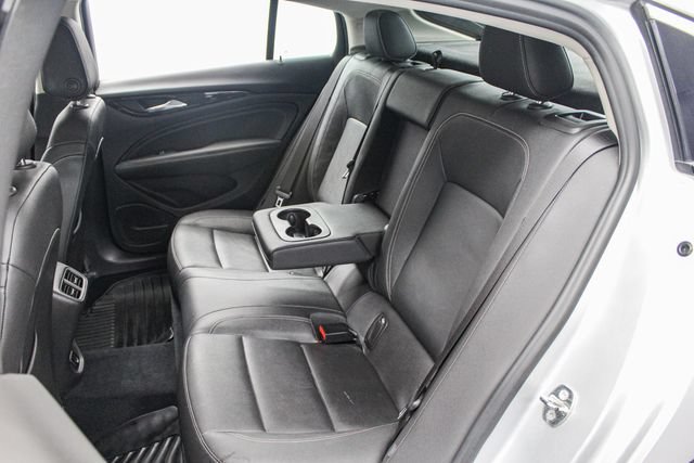 Used 2018 Buick Regal Essence FWD image 21