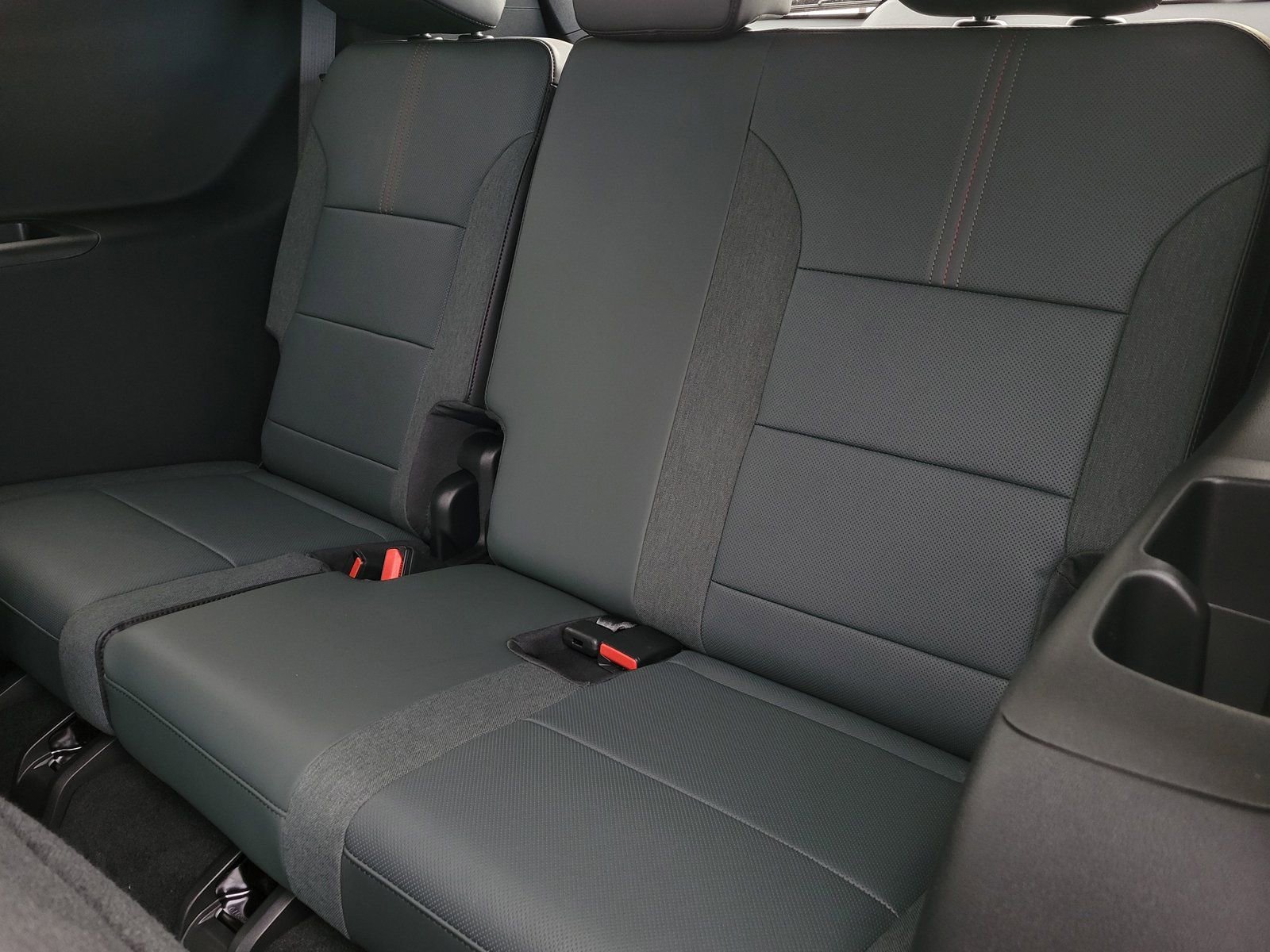 New 2026 GMC Acadia AT4 w/ Luxury Package image 8