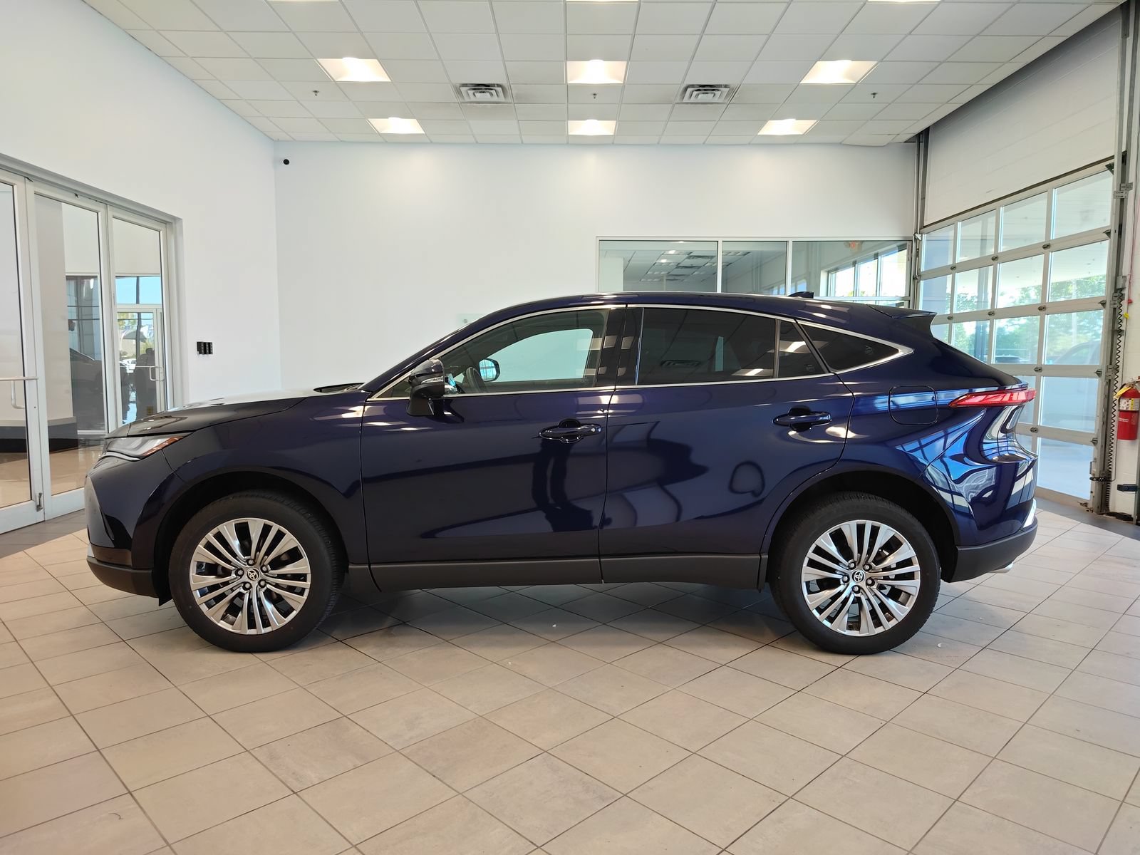 Used 2024 Toyota Venza Limited AWD/4WD image 6