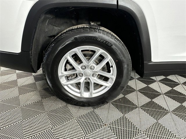 Certified 2023 Jeep Grand Cherokee L Laredo image 5