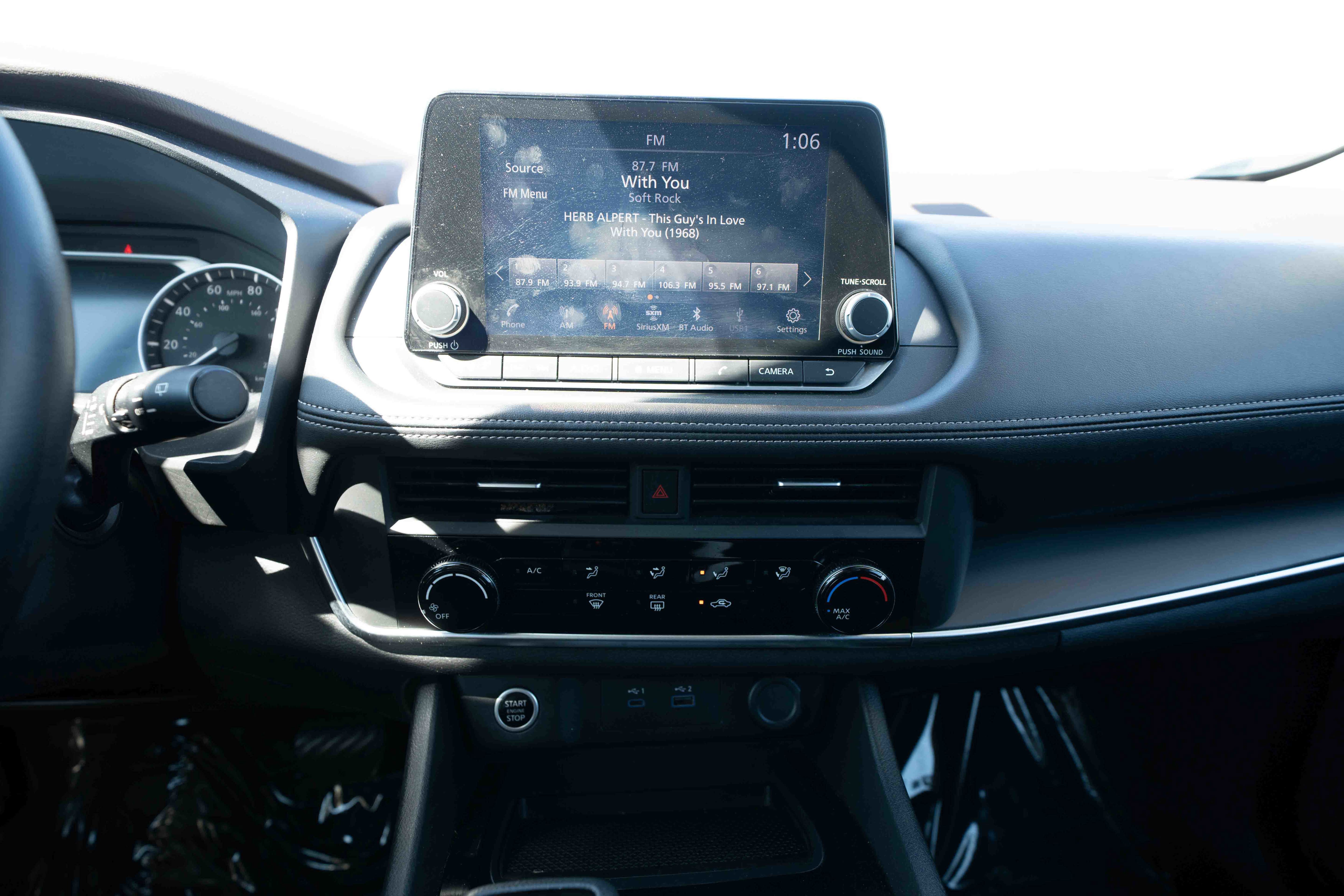 Used 2023 Nissan Rogue S FWD image 17