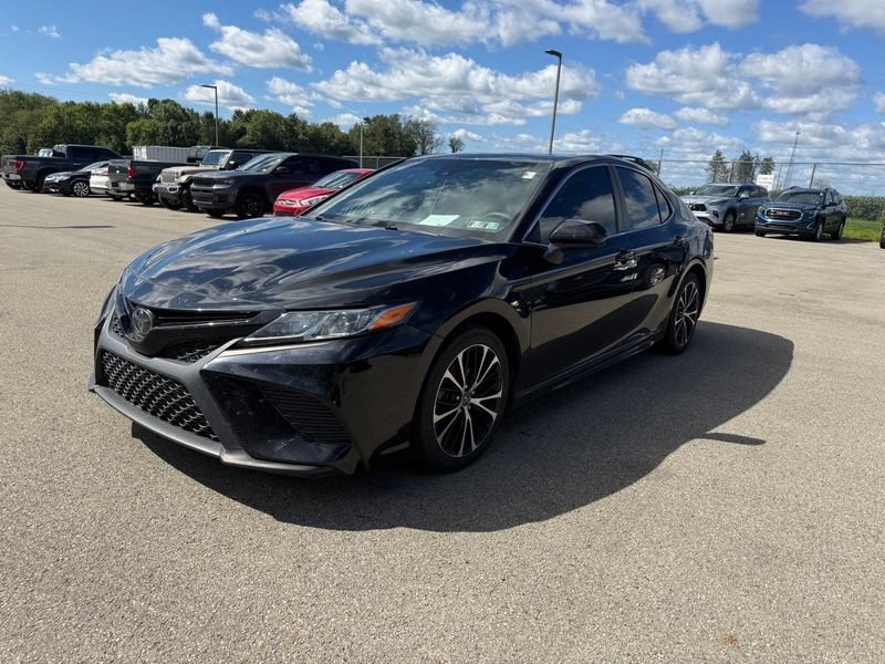Used 2018 Toyota Camry SE w/ Moonroof Package FWD image 2