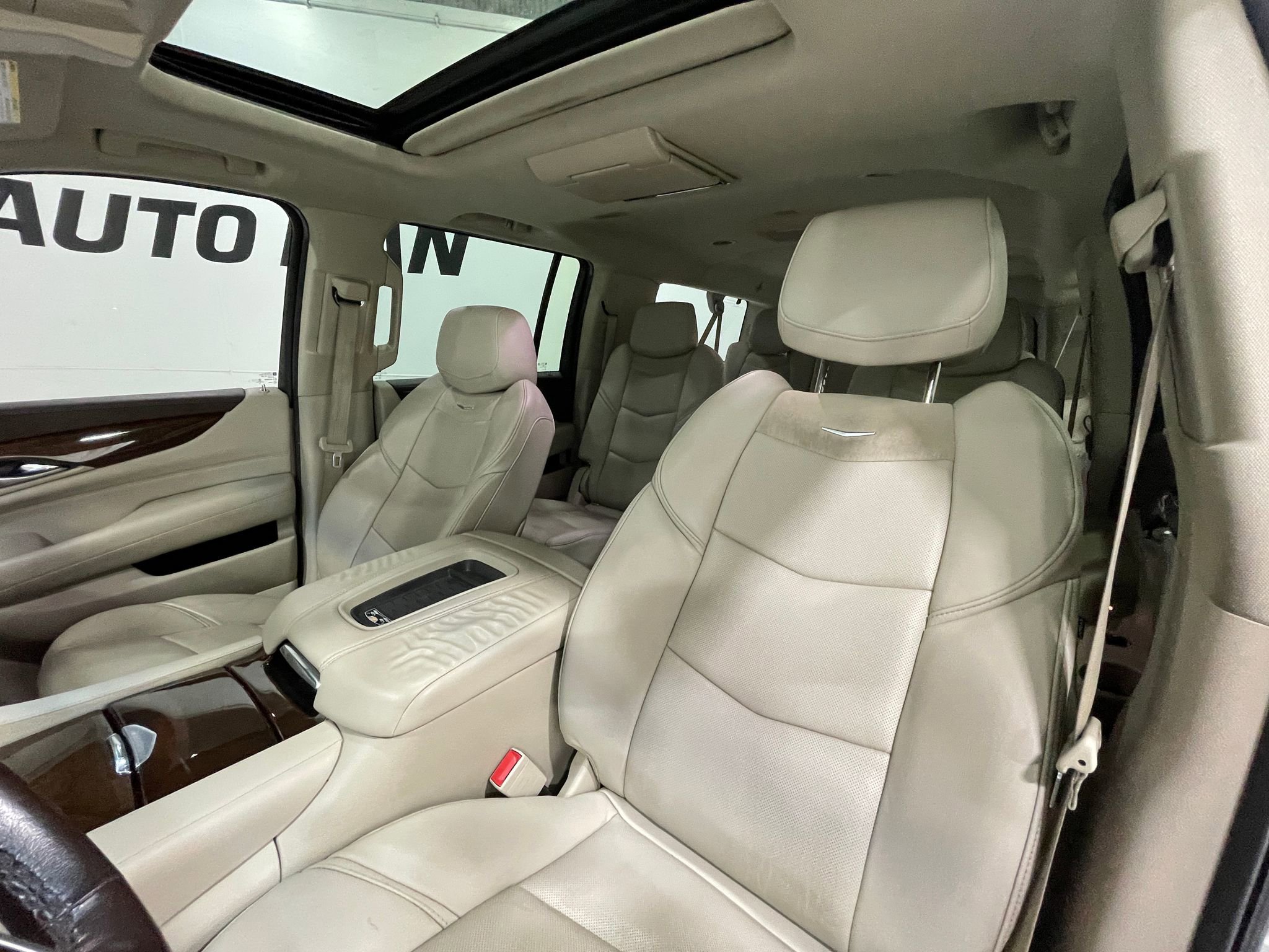 Used 2017 Cadillac Escalade ESV Luxury AWD/4WD image 14