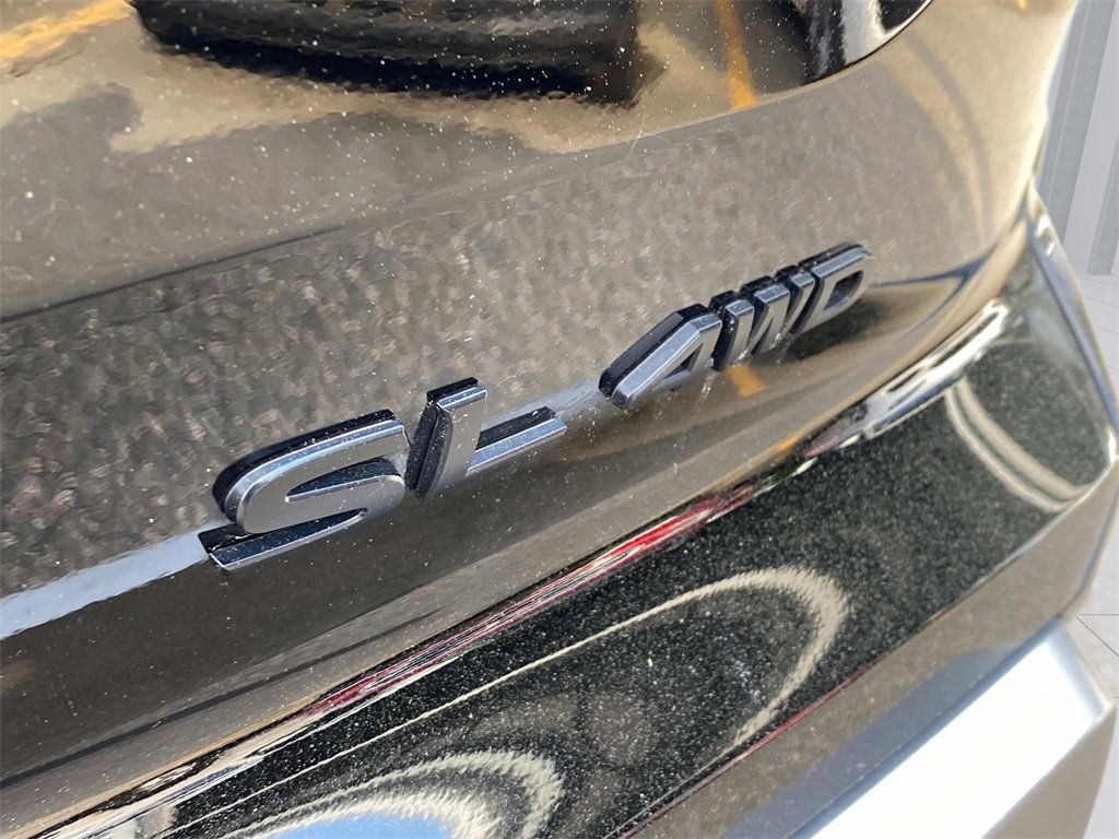 Used 2023 Nissan Pathfinder SL w/ Black Appearance Package image 18