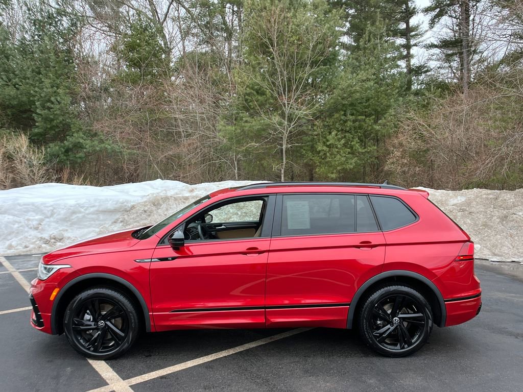Used 2024 Volkswagen Tiguan SE R-Line image 2