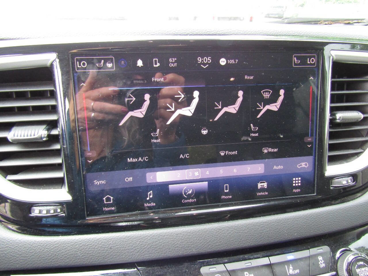 Used 2024 Chrysler Pacifica Touring-L FWD image 16