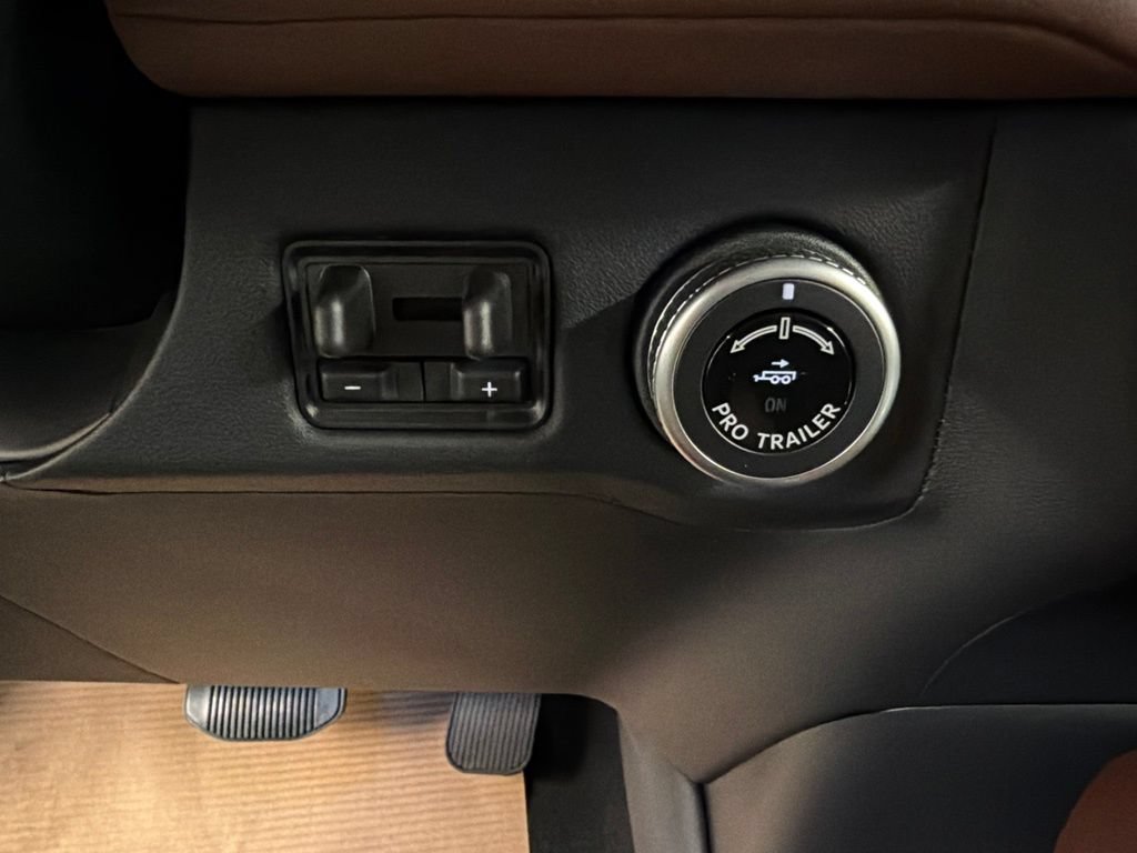 New 2026 Lincoln Navigator Reserve AWD/4WD image 18
