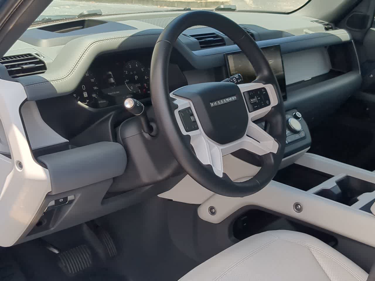Certified 2025 Land Rover Defender 110 X-Dynamic SE AWD/4WD image 10