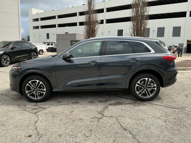 Used 2025 Audi Q5 Premium w/ Convenience Package image 8