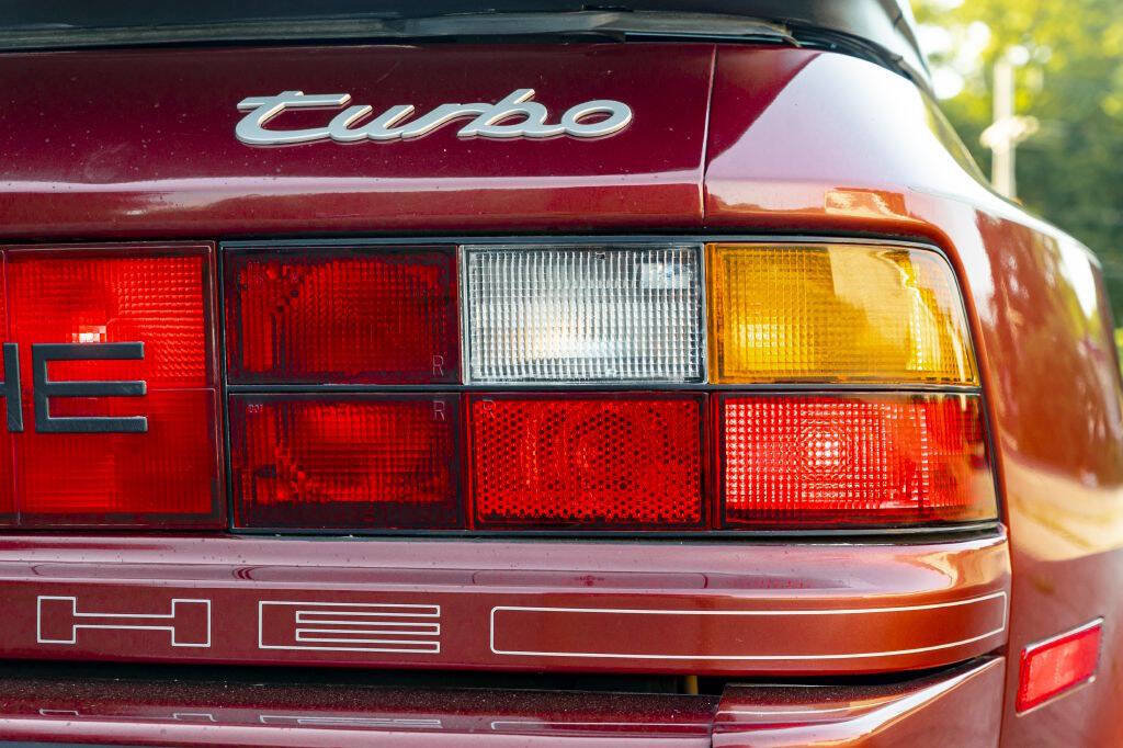 Used 1986 Porsche 944 Turbo image 32