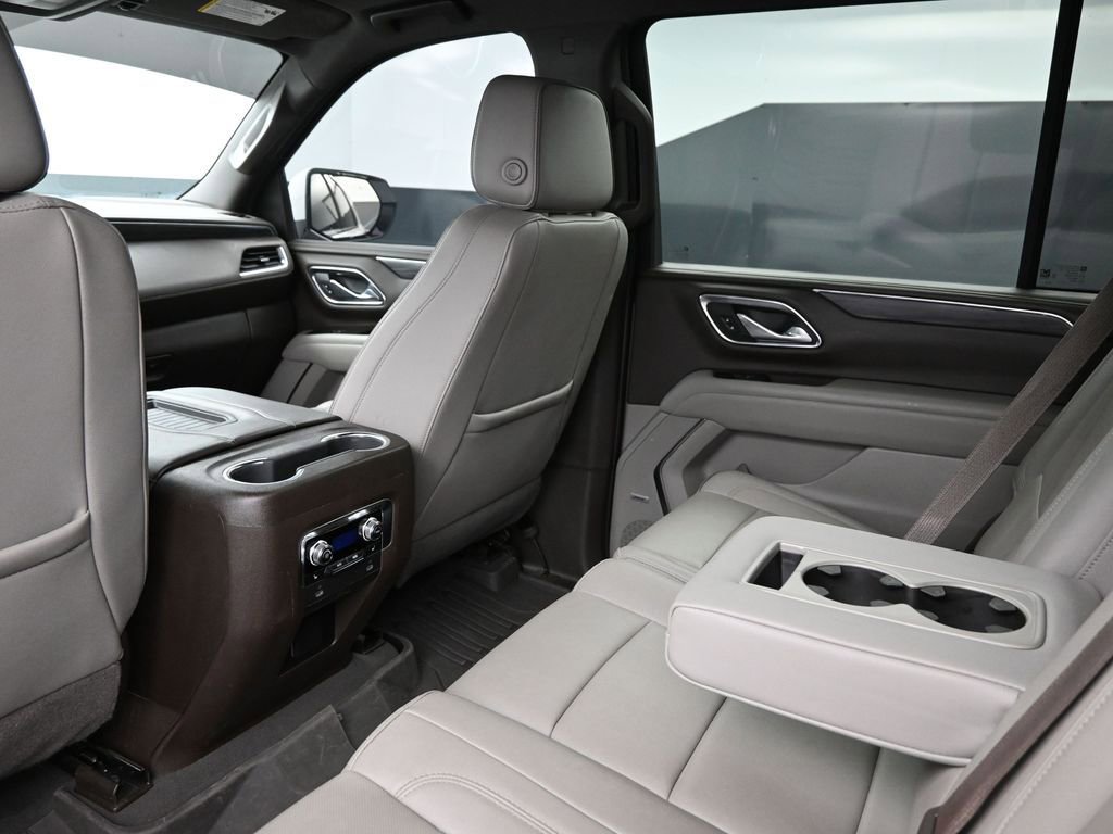 Used 2023 GMC Yukon XL SLT w/ SLT Luxury Package AWD/4WD image 30