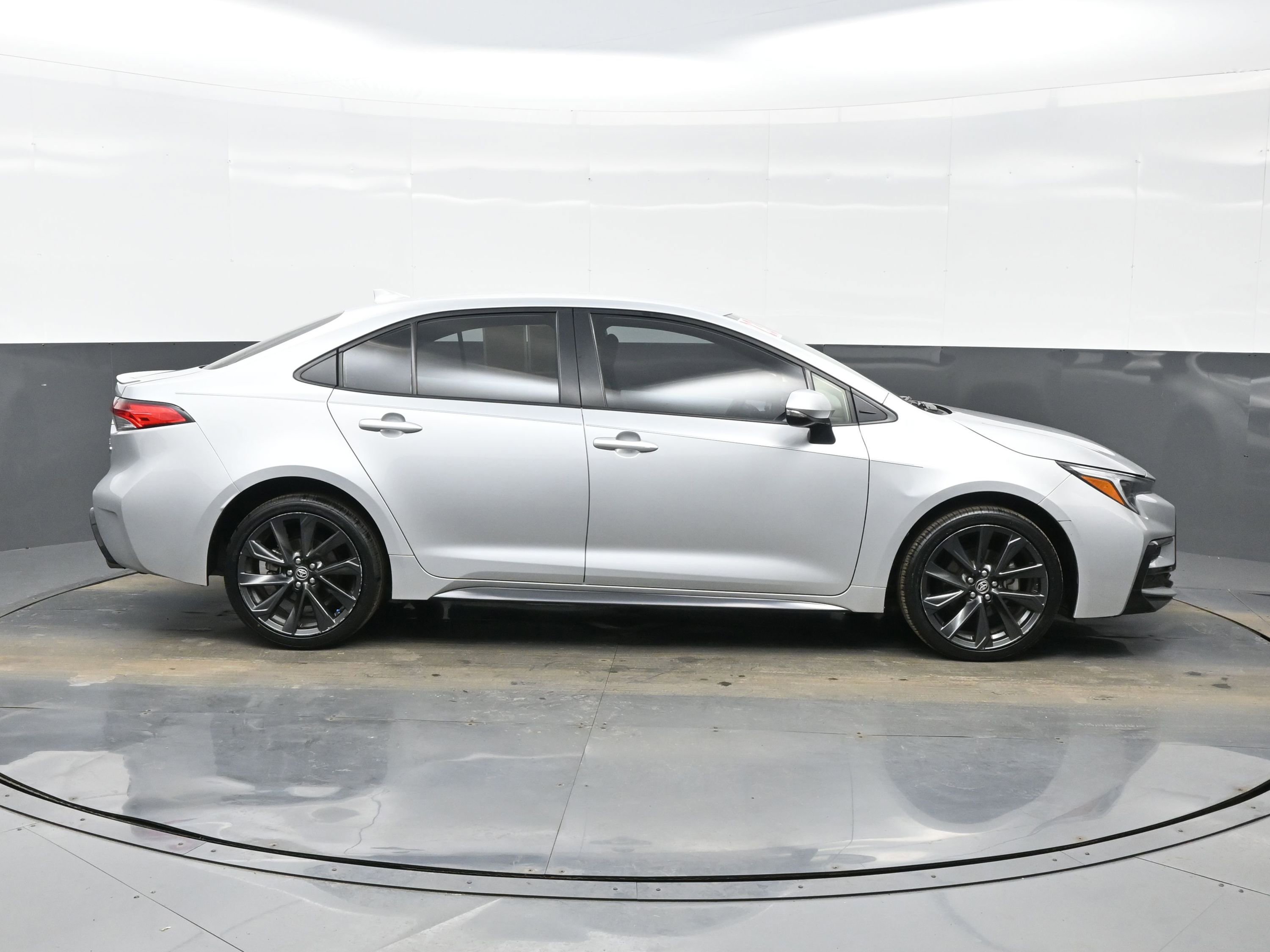 Used 2023 Toyota Corolla SE image 7