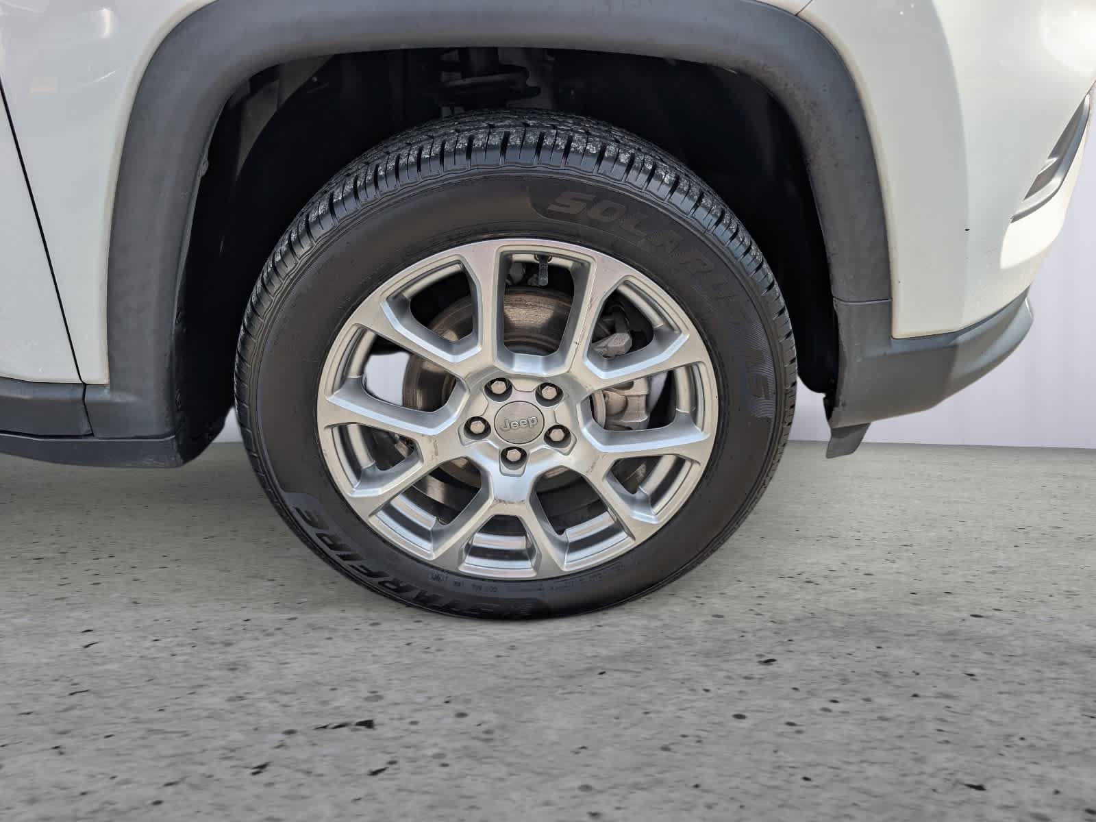 Used 2022 Jeep Compass Latitude w/ Sun and Sound Group AWD/4WD image 9