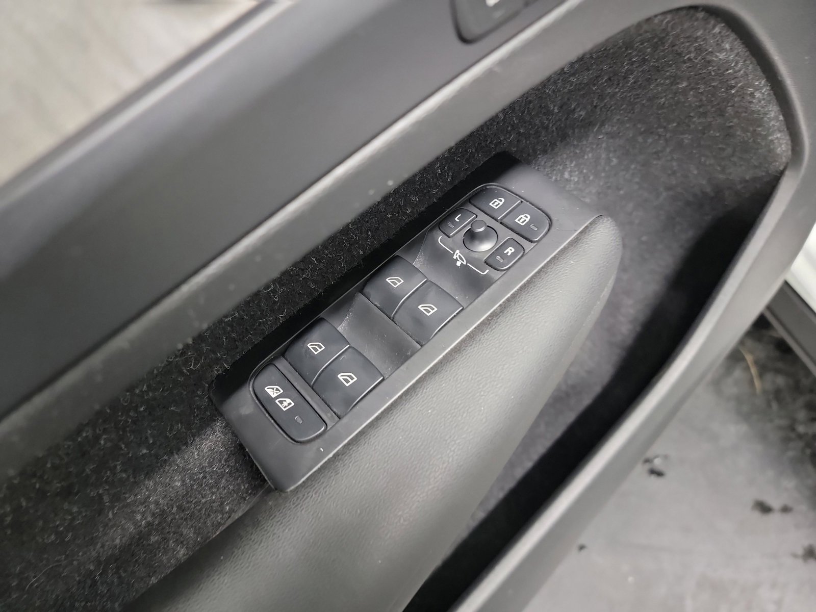 Used 2020 Volvo XC40 T5 Inscription w/ Protection Package Premier image 14