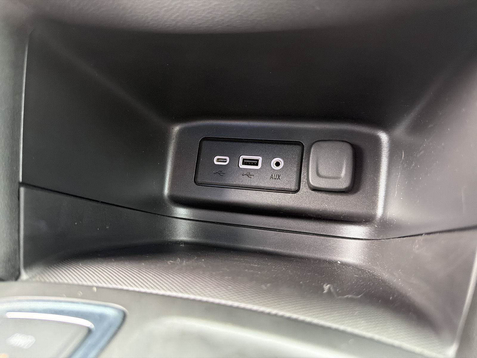 Used 2023 Chevrolet Equinox LT AWD/4WD image 28
