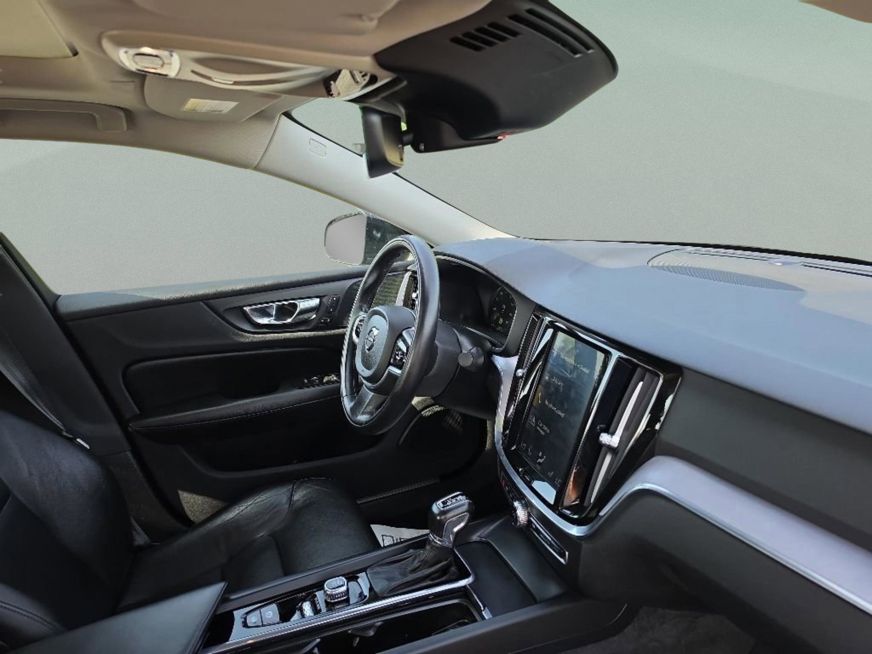 Used 2020 Volvo S60 T5 Momentum FWD image 30