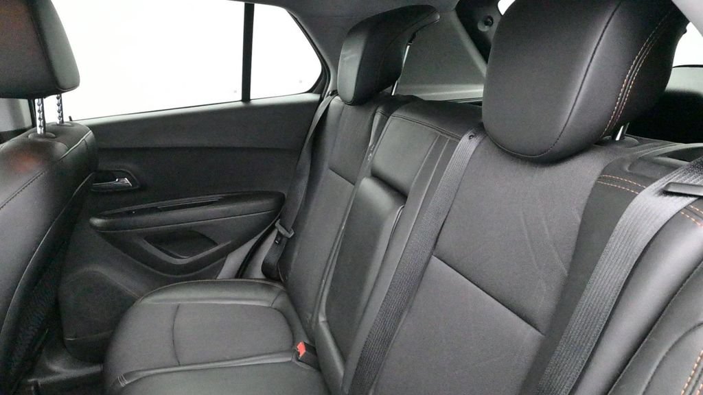 Used 2017 Chevrolet Trax LT w/ LT Convenience Package FWD image 14