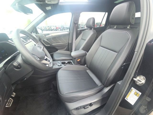 Used 2023 Volkswagen Tiguan SE R-Line image 26