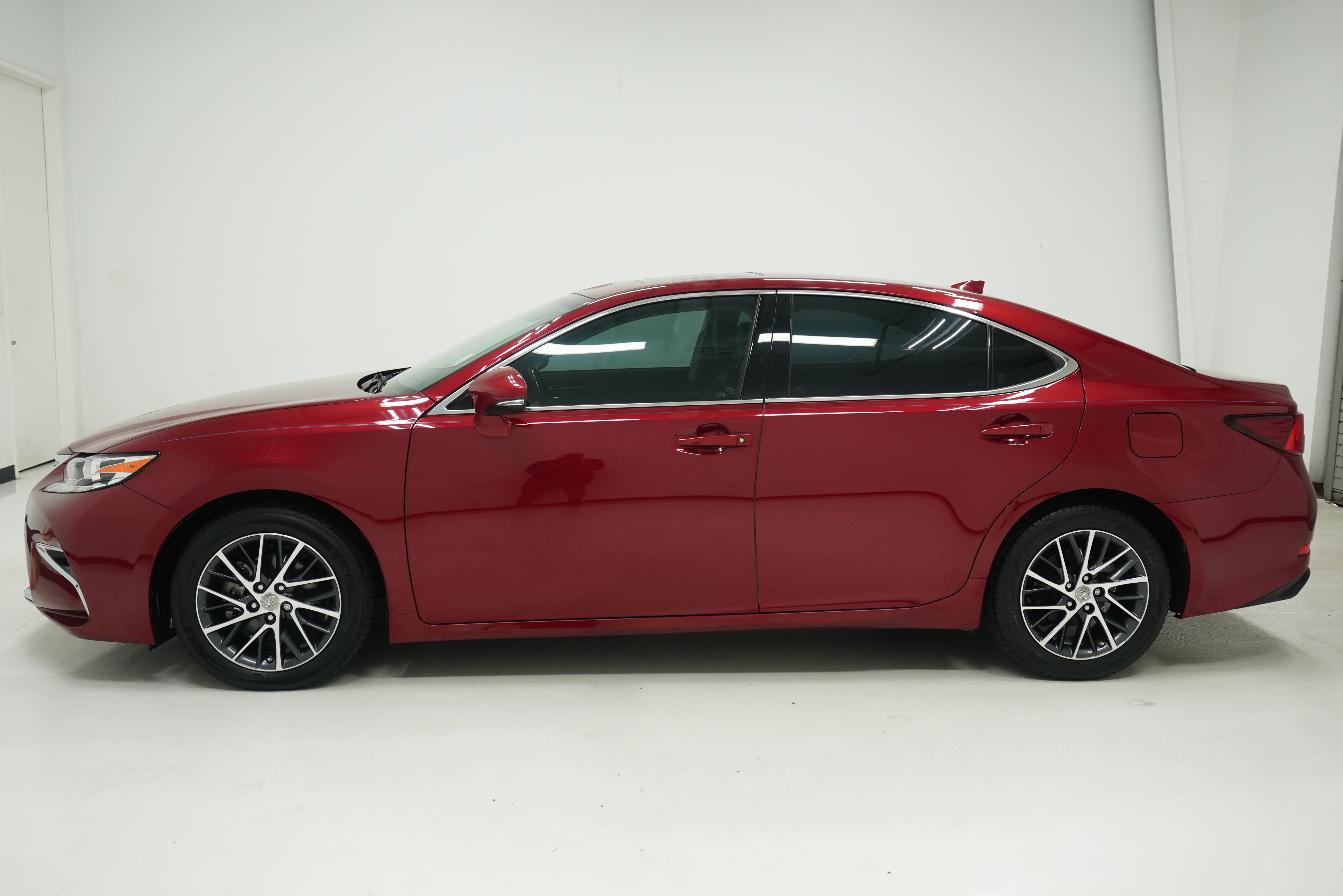 Used 2017 Lexus ES 350 w/ Luxury Package FWD image 7