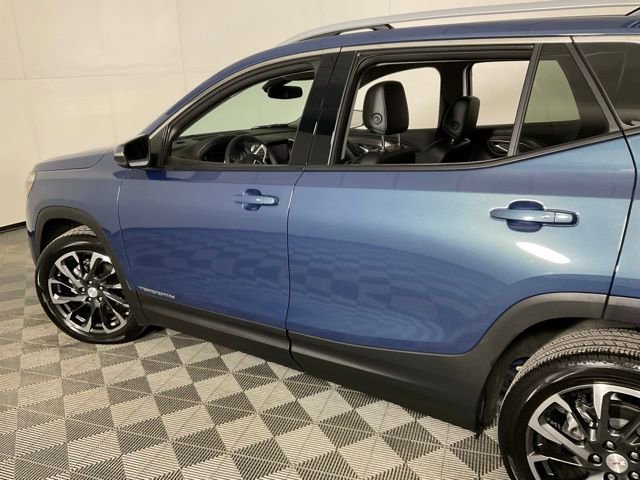 Used 2024 GMC Terrain SLT image 36