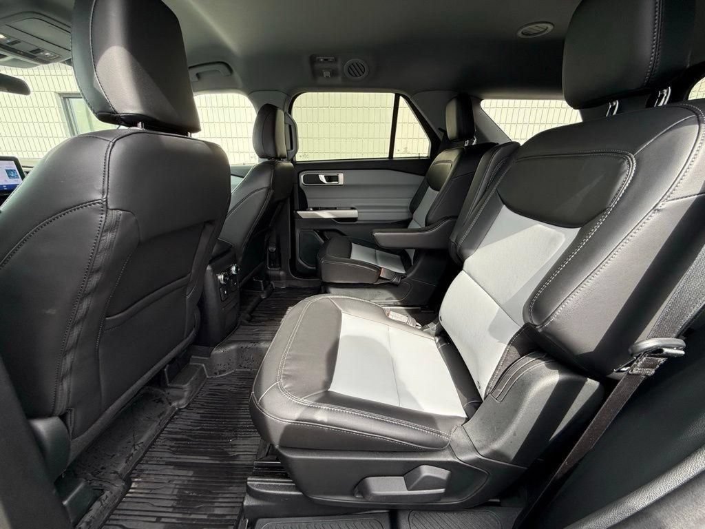 Used 2023 Ford Explorer XLT w/ Equipment Group 202A AWD/4WD image 22