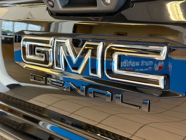 New 2026 GMC Canyon Denali w/ LPO, Denali Black Edition AWD/4WD image 8