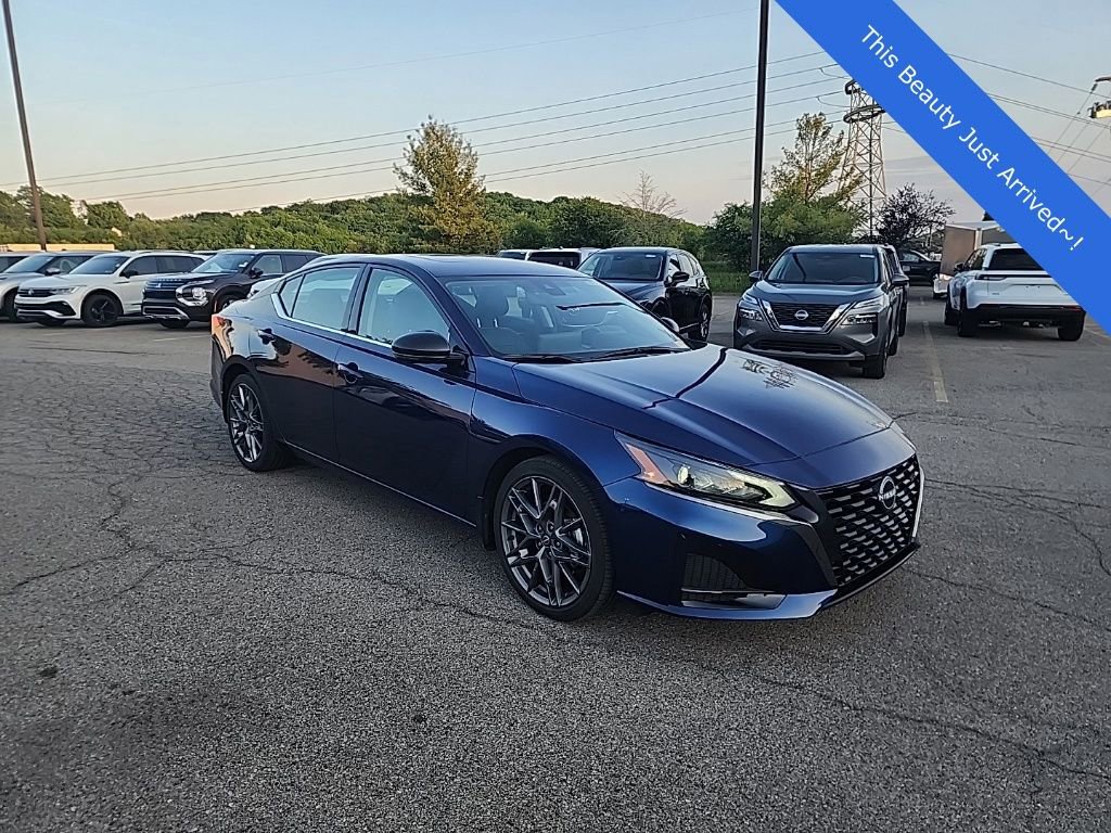 Used 2023 Nissan Altima 2.0 SR FWD image 1