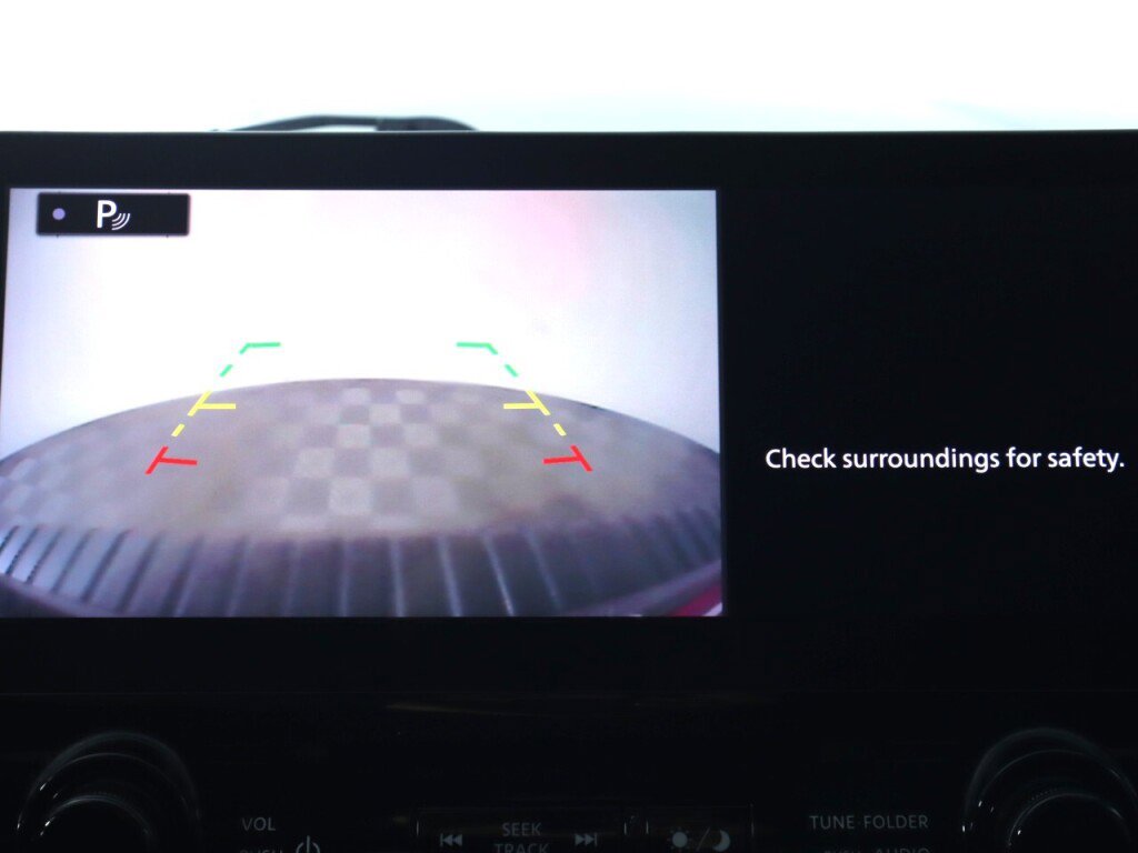 Used 2021 Nissan Armada SV image 20