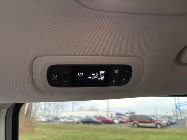 Used 2022 Chrysler Pacifica Touring-L w/ Uconnect Theater Family Group image 34