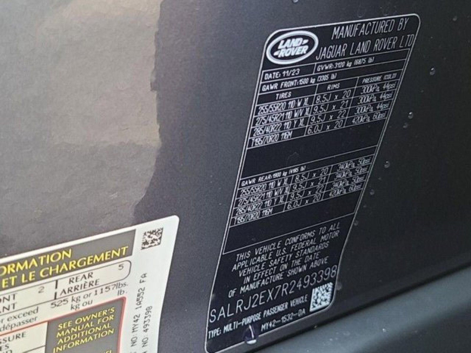 Certified 2024 Land Rover Discovery S image 37