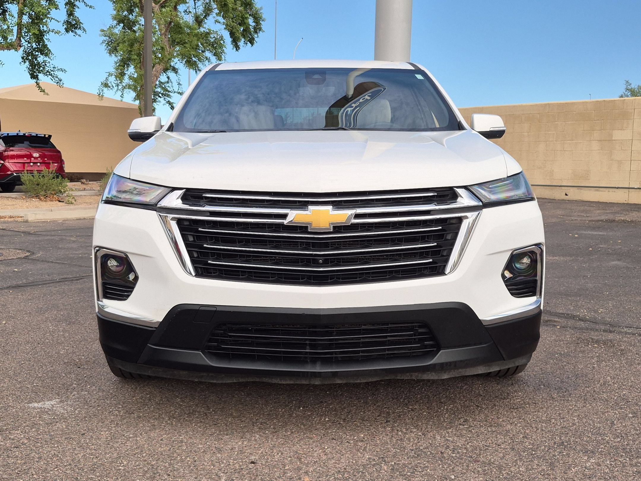Used 2023 Chevrolet Traverse LT FWD image 2