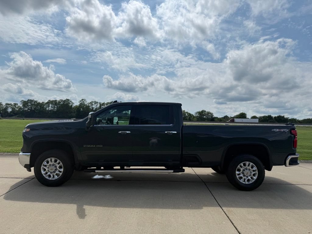 Used 2026 Chevrolet Silverado 2500 LTZ w/ LTZ Premium Package AWD/4WD image 10
