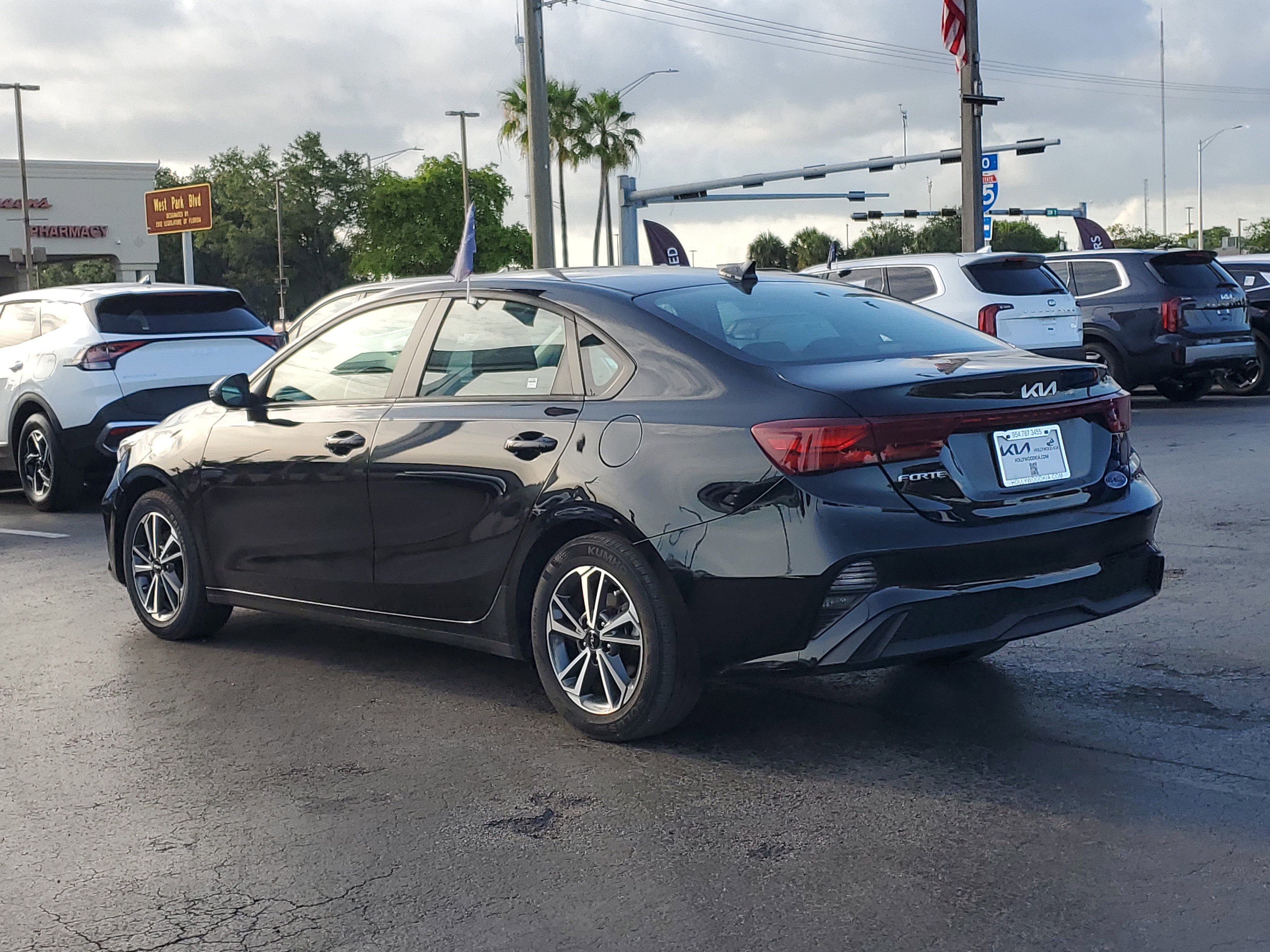 New 2022 Kia Forte LXS w/ LXS Technology Package image 4