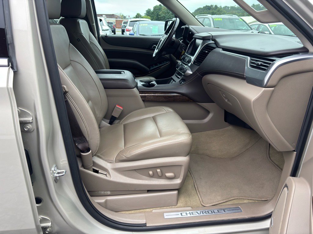 Used 2017 Chevrolet Suburban LT image 20