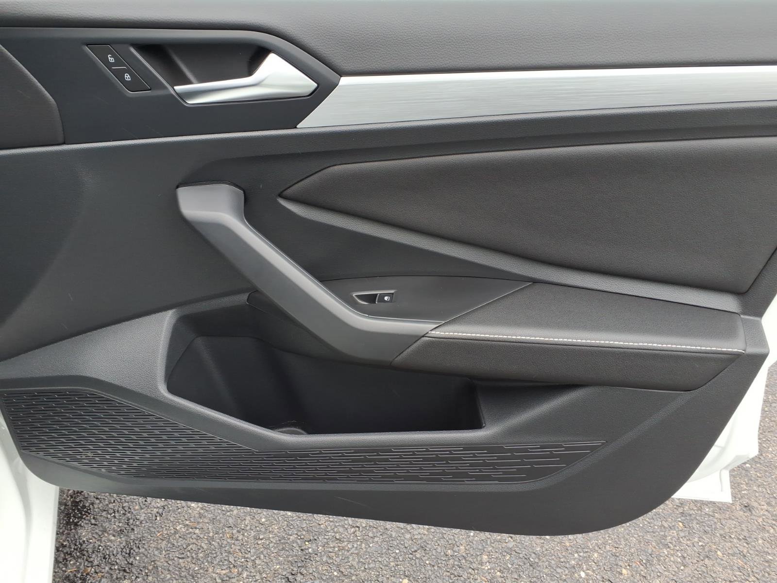 Certified 2025 Volkswagen Jetta Sport image 9