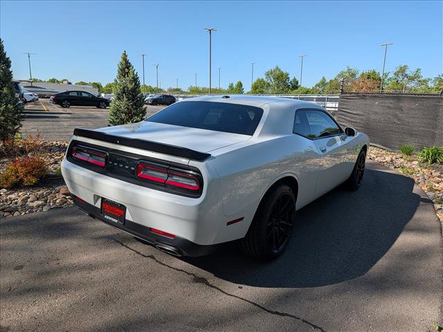 Used 2019 Dodge Challenger SXT RWD image 5
