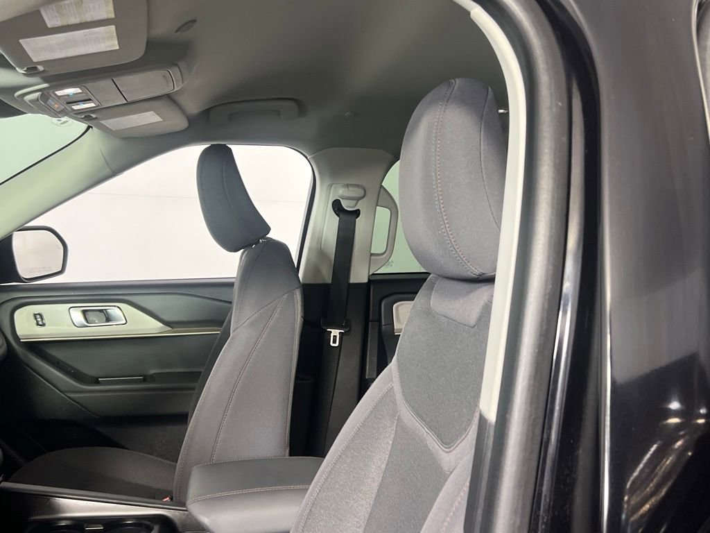 Used 2025 Ford Explorer Active image 21