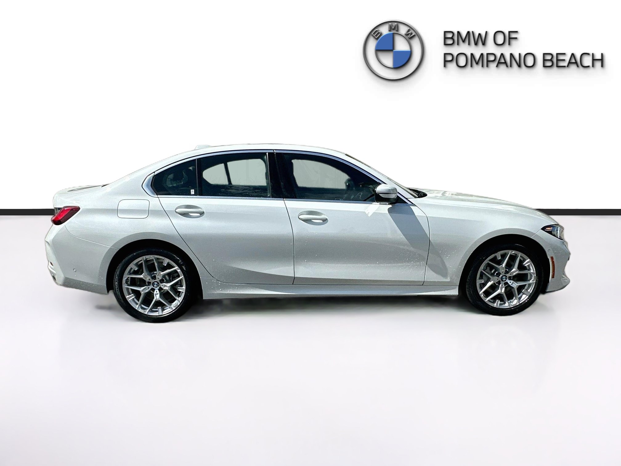 Certified 2025 BMW 330i xDrive Sedan w/ Premium Package AWD/4WD image 8