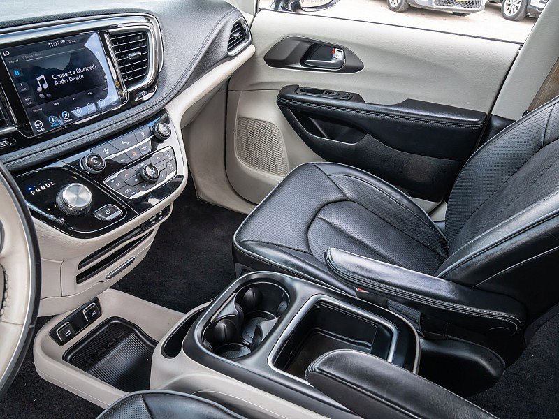 Used 2019 Chrysler Pacifica Limited FWD image 14