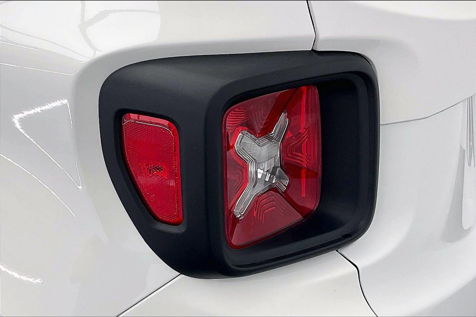 Used 2022 Jeep Renegade Latitude AWD/4WD image 28