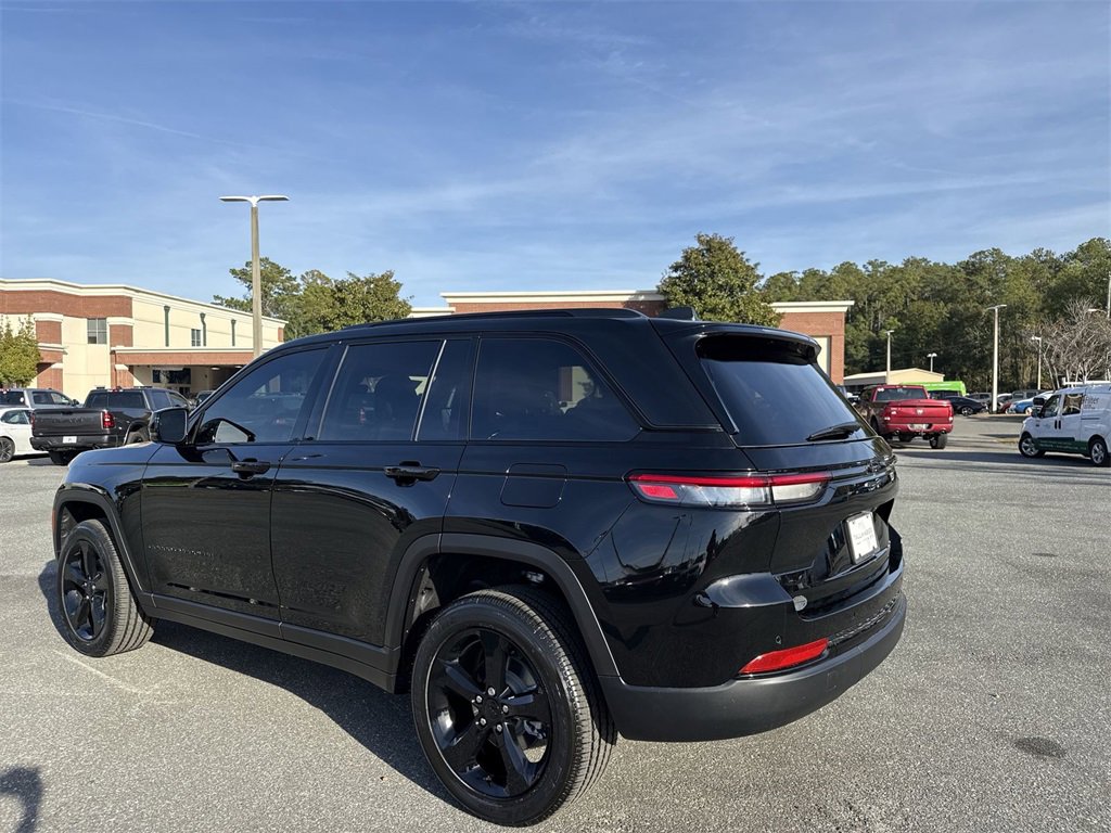 New 2025 Jeep Grand Cherokee Altitude w/ Trailer Tow Package image 4