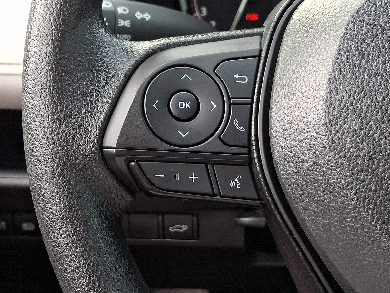 Used 2025 Toyota RAV4 XLE w/ Convenience Package FWD image 22