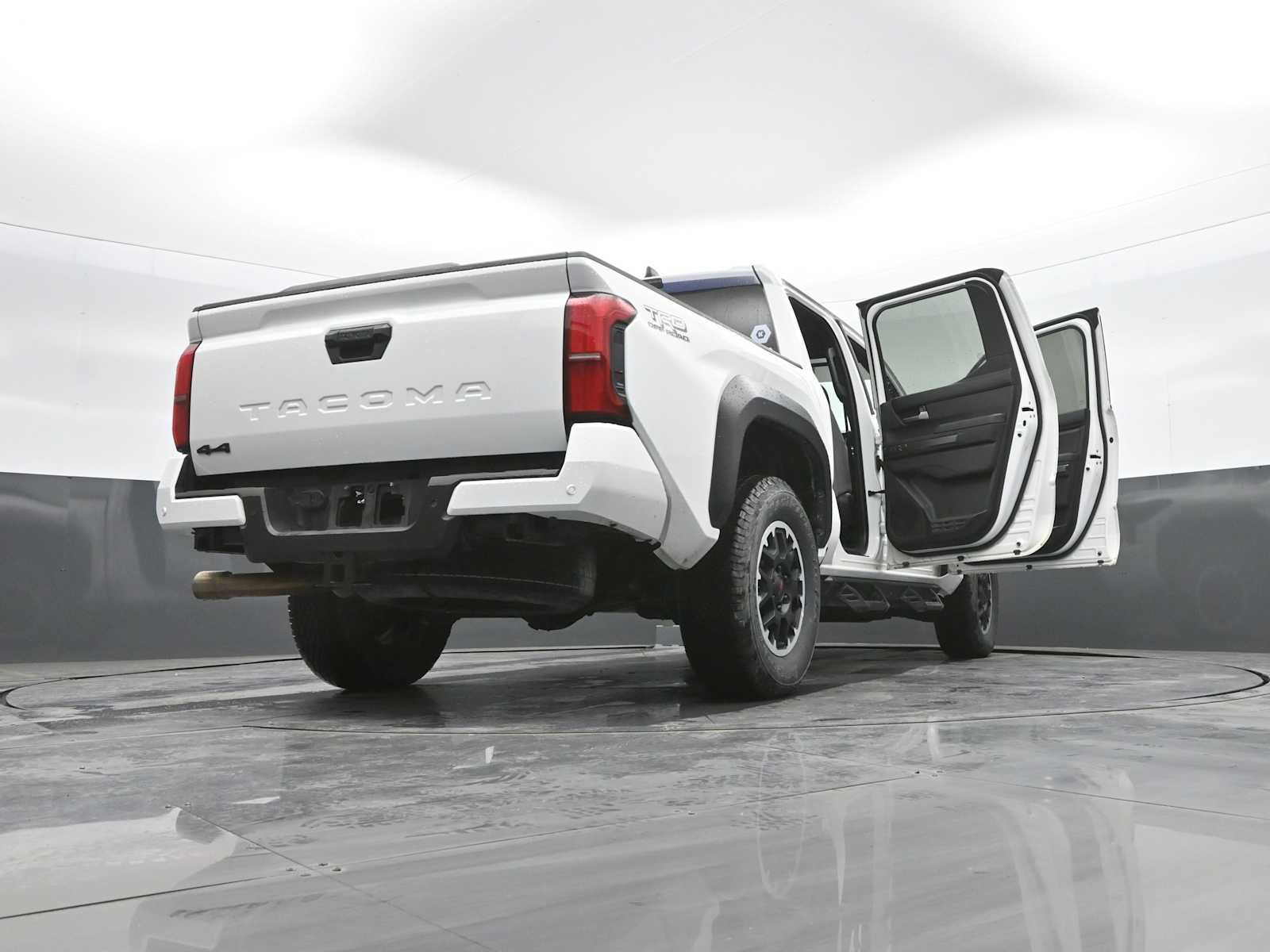 Used 2024 Toyota Tacoma TRD Off-Road w/ TRD Off Road Upgrade Package AWD/4WD image 33