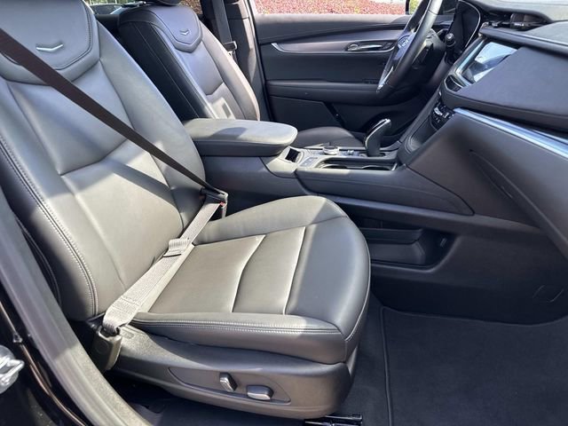 Used 2025 Cadillac XT6 Luxury image 9